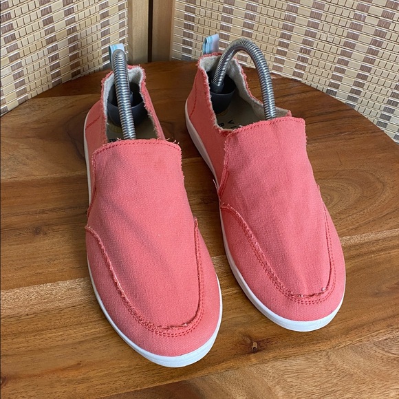 Vionic Beach Collection Woman’s 8 Malibu Slip-On Poppy Canvas Sneaker - Picture 2 of 7